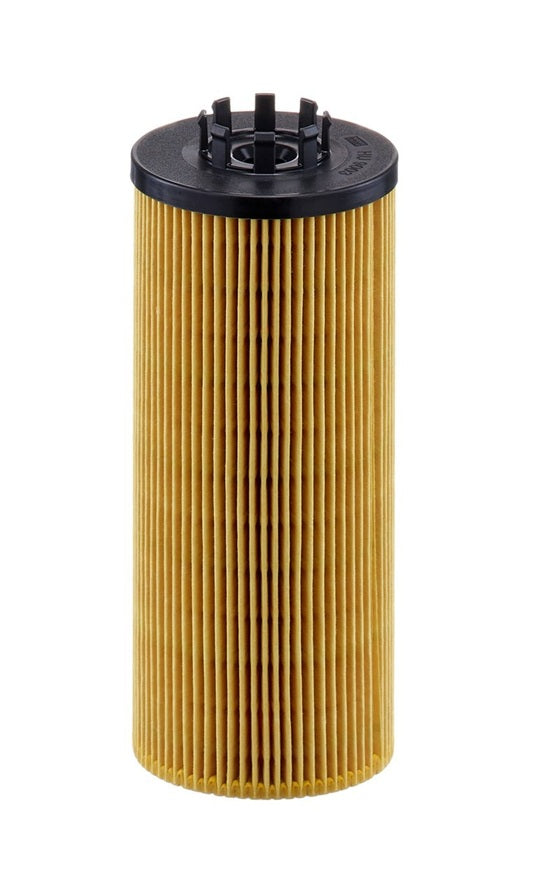 Filtro olio MANN-FILTER HU9003Z su fondo bianco